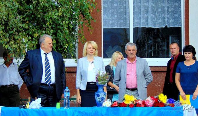 Сьогодні усі навчальні заклади Кремінщини урочисто відзначили старт нового 2017-2018 навчального року. 