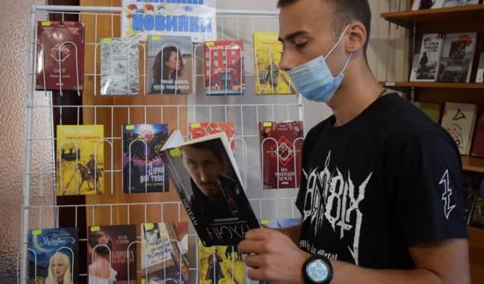 Книжкові фонди Кремінської районної бібліотеки поповнились новою сучасною літературою