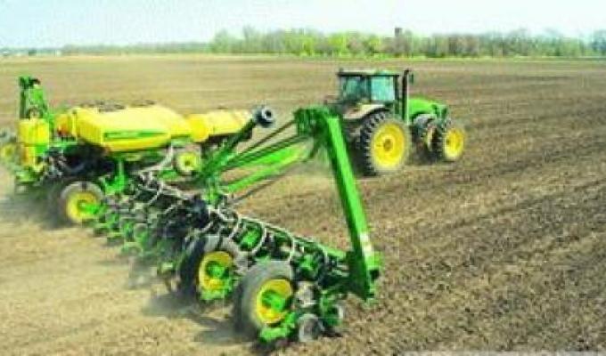 Аграрії району продовжують комплекс весняно - польових робіт.