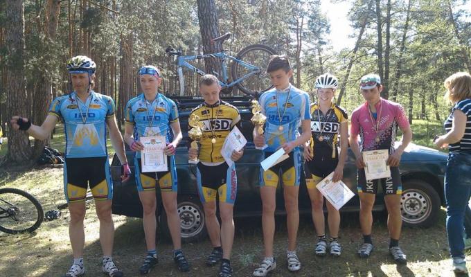 У Кремінній пройшов чемпіонат області з маунтінбайку.