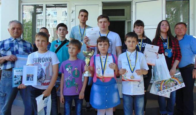 Кремінські шахісти стали переможцями Кубку Луганської області «Юні шахові королі».