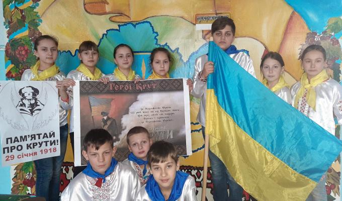 У закладах загальної середньої освіти Кремінщини гідно вшанували 102-гу річницю бою українських патріотів з більшовицькими військами під Крутами.