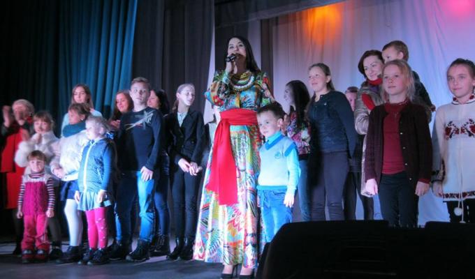На Кремінщину завітав творчий десант артистів та діячів мистецтв України.