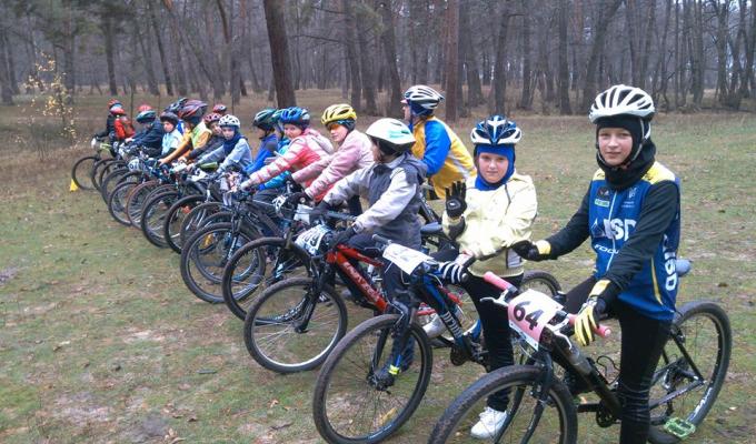 Кремінські краєвиди надихали учасників змагань з маунтинбайку.