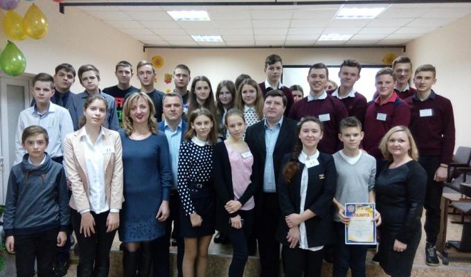 Влада має залучати молодь до прийняття управлінських рішень.
