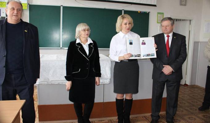 П’ять навчальних закладів Кремінщини відзначені як найбільш ефективні в країні