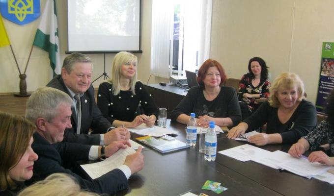 У Кремінній пройшла обласна нарада "Можливості та перспективи розвитку туризму у Луганській області". 