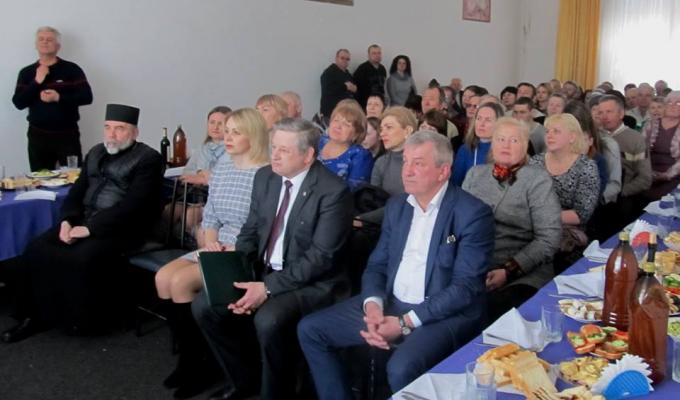 Керівники району привітали настоятеля місцевої парафії УГКЦ з ювілейним днем народження та 25 – річчям служіння. 
