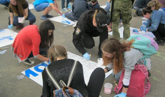 «Насильству немає виправдання!» - 27 квітня у Кремінній пройшла інформаційна акція. 