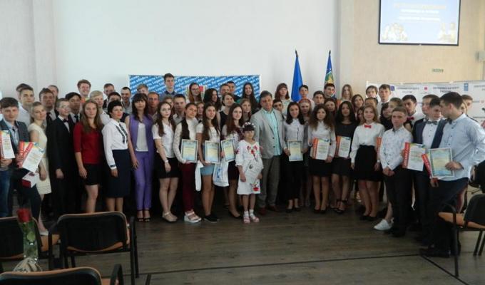 Кремінські гімназисти відзначені як представники інтелектуальної еліти Луганщини