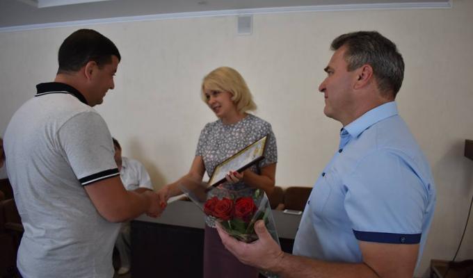 Відзнаками райдержадміністрації та районної ради нагороджено приватних нотаріусів району. 