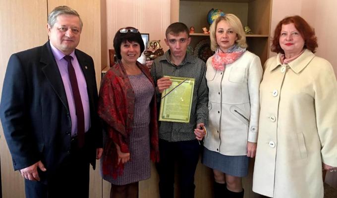 У ці передсвяткові дні кремінянин Олександр Щербальов отримав власне житло. 