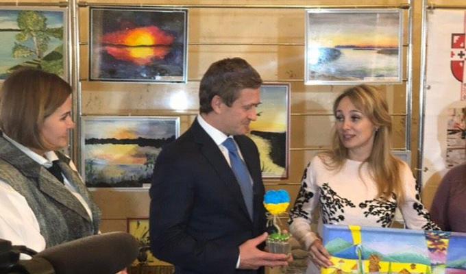 18 жовтня 2018 року в кулуарах Верховної Ради України пройшла презентація виставки художніх робіт “Україна очима дітей АТО”. 