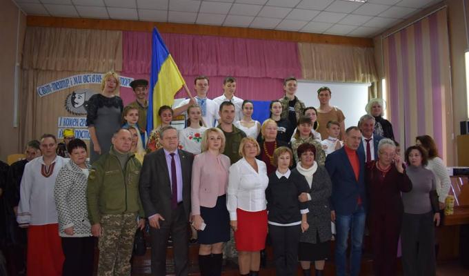Творчий потенціал, який здатен відродити Україну – театральний колектив Кремінської школи – гімназії зробив заявку на отримання звання зразкового. 