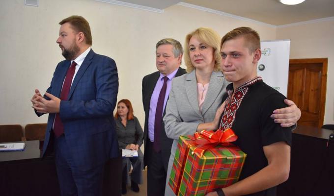 Кремінянин Олексій Шевченко отримав ключі від власного житла. 