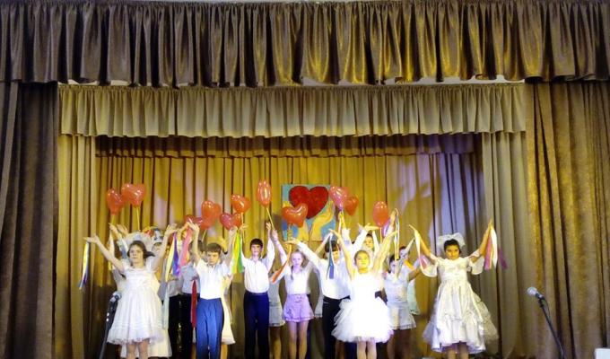 Члени Кремінської районної дитячої громадської організації «Первоцвіт» взяли участь у благодійному концерті до Всесвітнього дня людей з інвалідністю