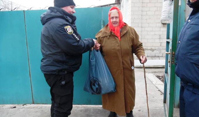 Турбуємось про людей похилого віку з особливим потребами.