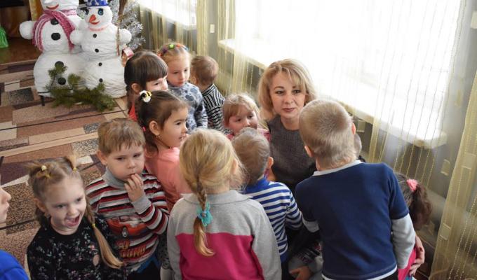 Голова райдержадміністрації Наталя Чехута продовжує вітати малечу з новорічно-різдвяними святами.