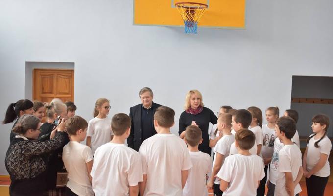 У Кремінській школі – гімназії уроки фізичної культури проводяться у капітально відремонтованій залі.
