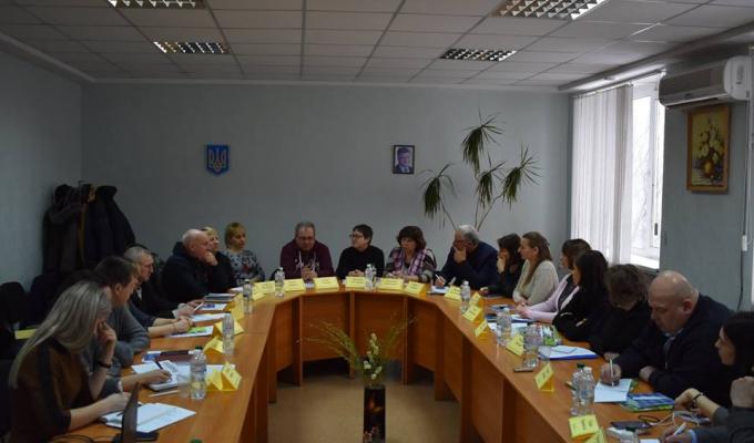 25 лютого у Кремінній пройшла зустріч представників облдержадміністрації, обласного центру зайнятості та програми ПРООН «Відновлення та розбудова миру в Україні» з підприємницькою спільнотою та освітянами. 