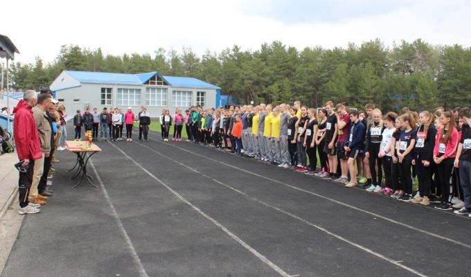 На базі ЛОФЦ «Олімп» розпочався відкритий Чемпіонат Луганської області з легкої атлетики серед юнаків та дівчат. 
