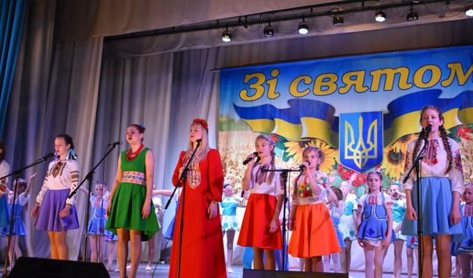 У Кремінній відзначили дипломантів щорічного конкурсу «Христос воскрес - воскресне Україна!». 