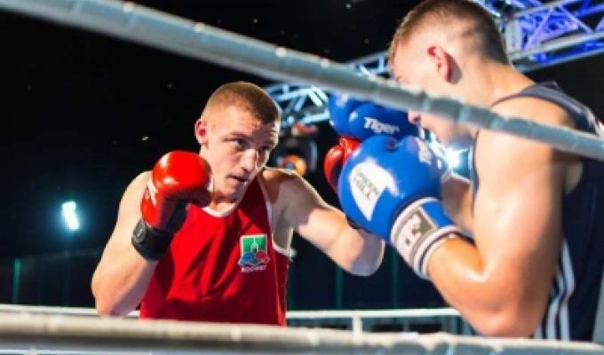 Спеціалізована зала боксу Кремінської дитячо-юнацької спортивної школи побудована та чекає своїх юних відвідувачів.