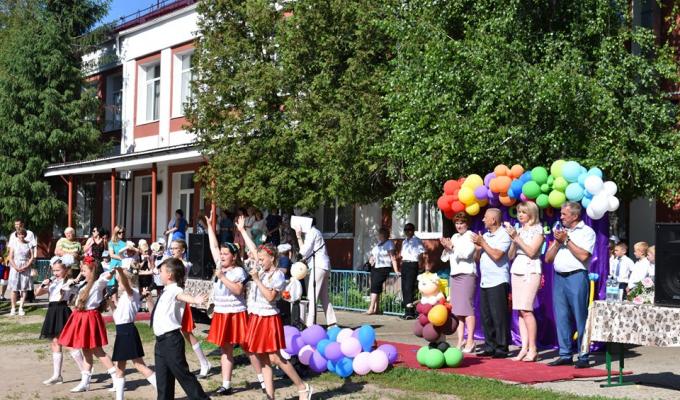У закладах освіти Кремінщини пролунав останній дзвоник. 