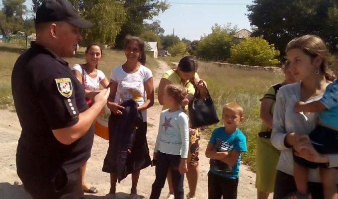 У Кремінній співробітники поліції провели профілактичний захід, спрямований на попередження домашнього насильства