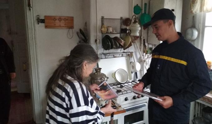 З підопічними територіального центру по наданню соціальних послуг працювали фахівці ДСНС.
