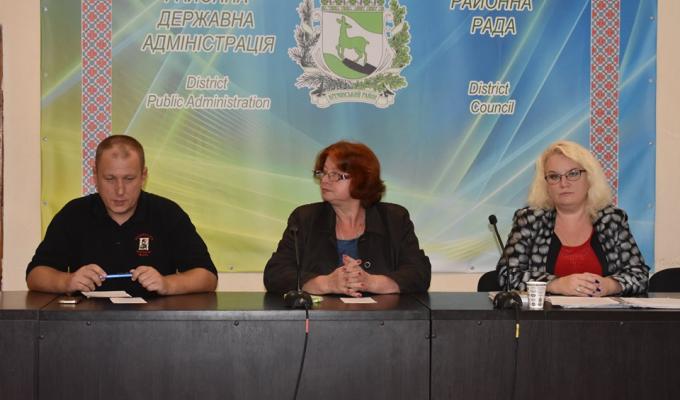 17 вересня в райдержадміністрації пройшло чергове засідання комісії з питань захисту прав дитини під керівництвом заступника голови райдержадміністрації Лариси Махури.