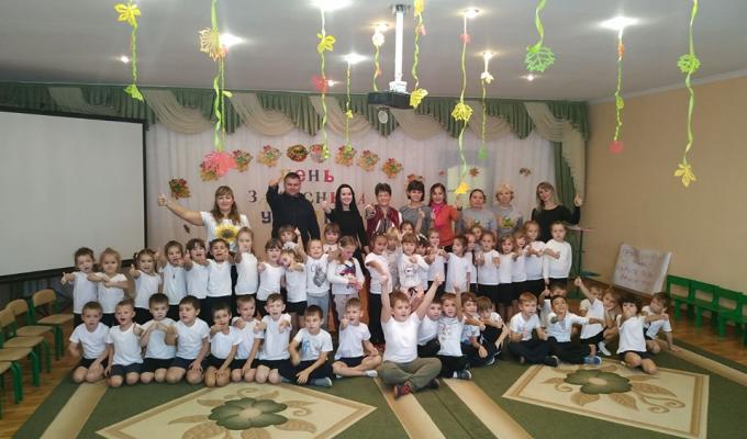 Днями у дитячому садочку «Катруся» пройшла спортивно-музична програма національно-патріотичного спрямування «Ми – веселі козачата!»