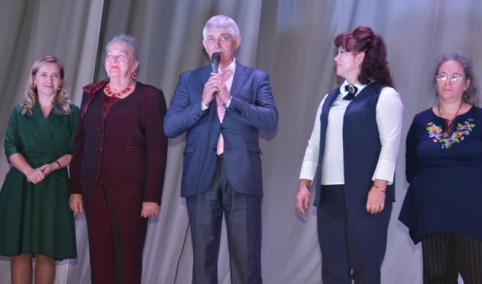 В районі вшановували освітян.