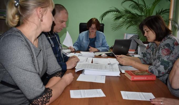 Заступник голови райдержадміністрації Лариса Махура провела чергове засідання комісії з питань захисту прав дитини.