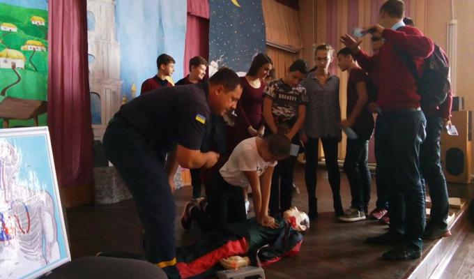 Школярі Кремінщини вчилися надавати першу допомогу.