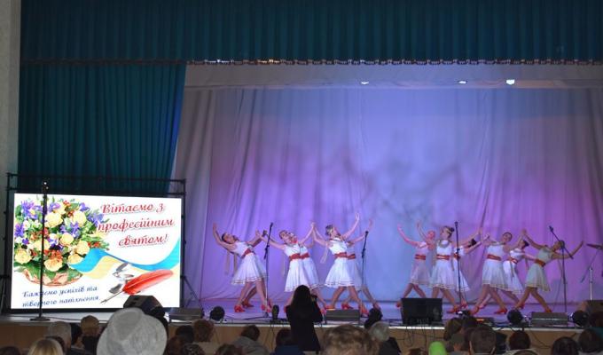 Працівники закладів культури Кремінщини приймали вітання з професійним святом.