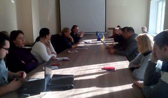 У Кремінній презентували підсумки моніторингу місцевих послуг та експертні пропозиції в сфері діяльності місцевих громадських рад.