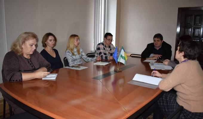 Сьогодні в райдержадміністрації пройшло засідання тимчасової комісії з питань погашення заборгованості із заробітної плати (грошового забезпечення), пенсій, стипендій та інших соціальних виплат.