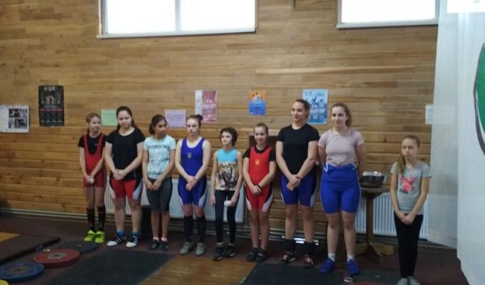 22 грудня у Кремінній відбувся відкритий чемпіонат з важкої атлетики пам’яті майстра спорту В. Мамчура.