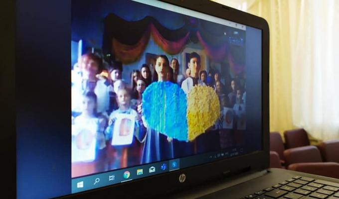 Молодіжні акції "Ланцюг єдності", скайп - зустрічі з районами - побратимами, класні години та інше - у закладах освіти та культури проходять заходи до Дня Соборності України.