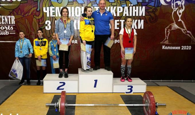 Команда дівчат з Луганської області здобула перемогу у чемпіонаті України з важкої атлетики серед юніорів до 20 років