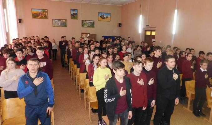 В закладах освіти Кремінського району вшанували Героїв Небесної Сотні, які загинули під час Революції Гідності на Майдані Незалежності.