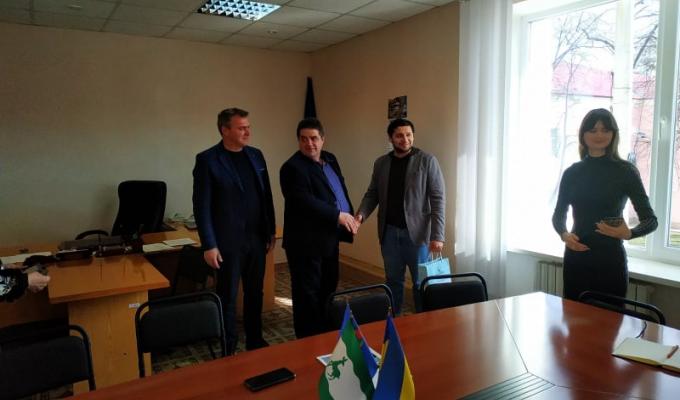 У  райдержадміністрації пройшла зустріч із представниками  Міжнародної благодійної організації ромів