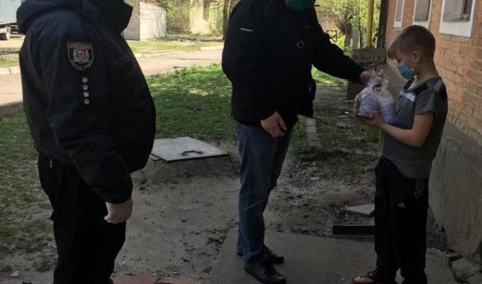 Діти Кремінщини отримали великодні привітання