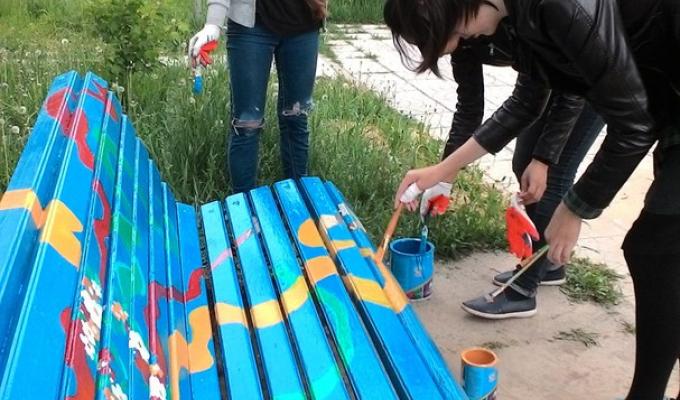 Студенти коледжу Луганської державної академії культури і мистецтв провели акцію до Дня Європи.