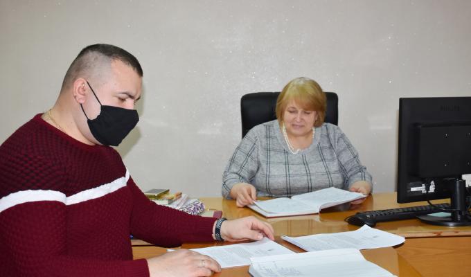 Триває упорядкування документації відділу освіти Кремінської РДА для подальшої передачі в архівні установи