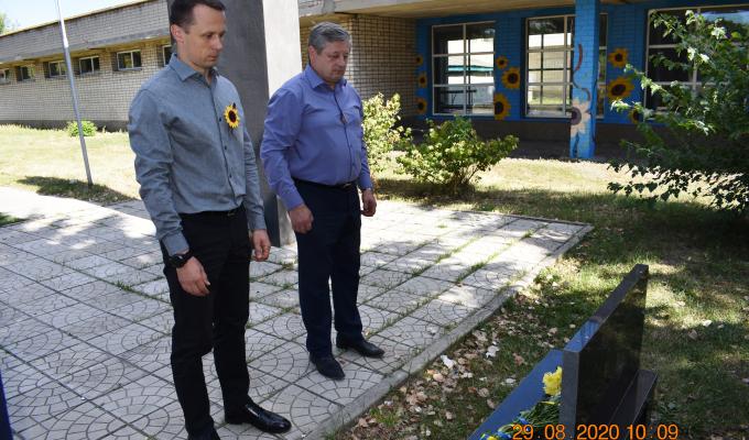 Живі, поки пам’ятаємо – Сьогодні Україна вшановує своїх загиблих захисників
