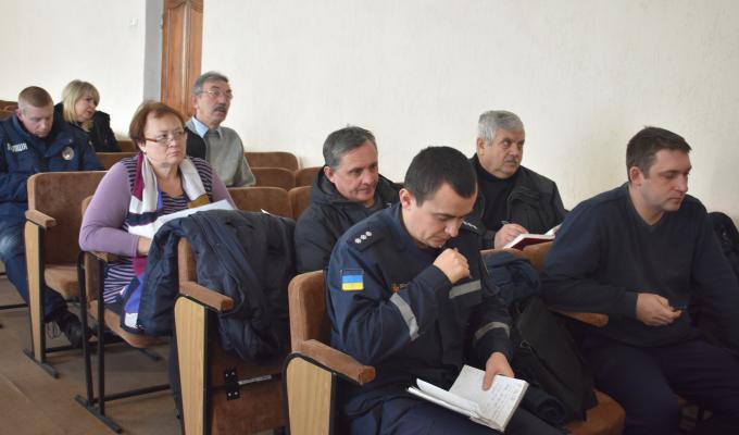 У Кремінському районі подовжено обмеження масових заходів у звязку із випадками кору. 