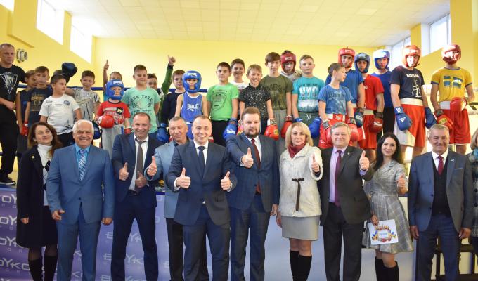 У Кремінній урочисто відкрили спеціалізовану залу боксу. 