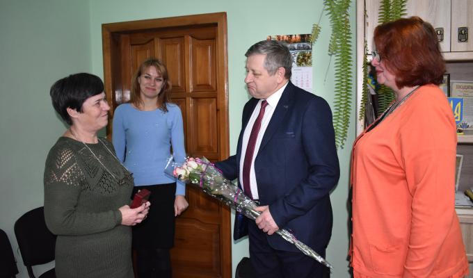 Кремінянці Ользі Чорнобай вручено державну нагороду. 